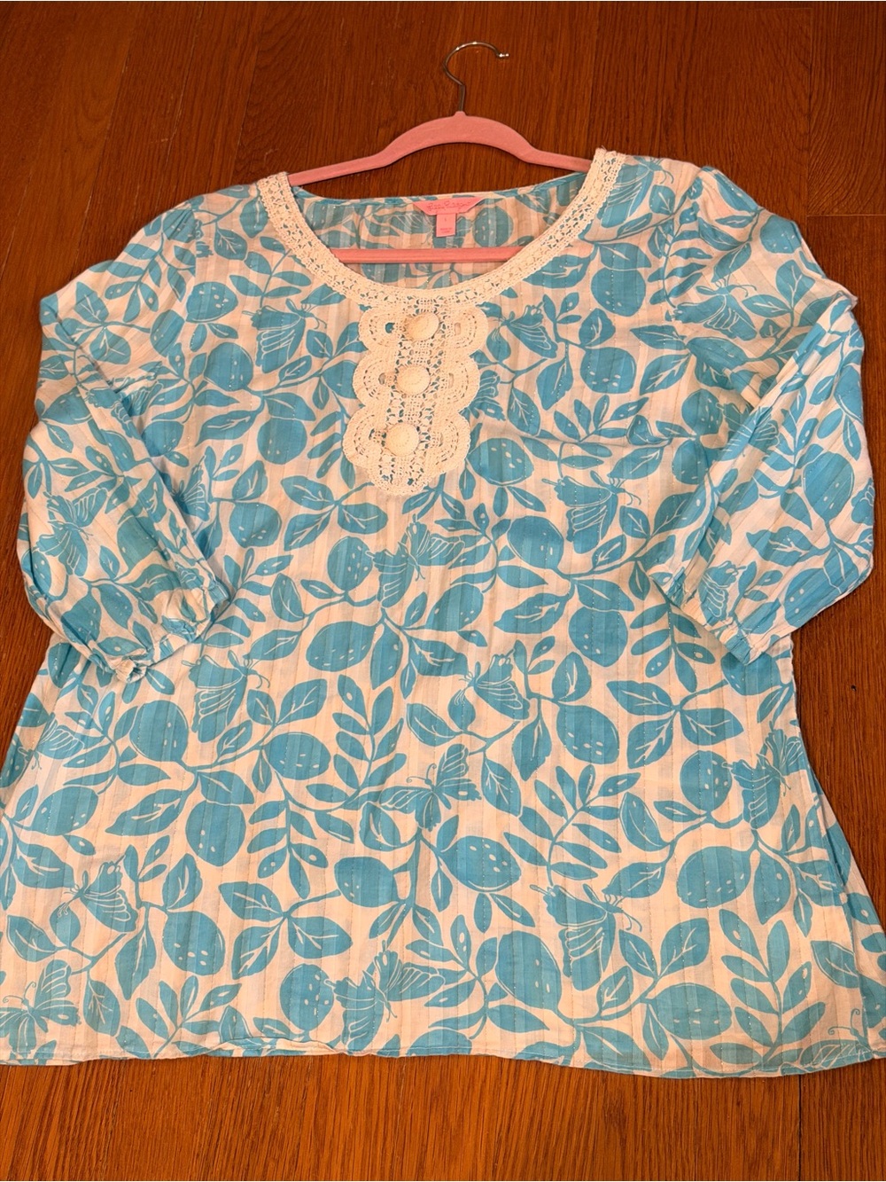 Lilly Pulitzer Turquoise Blue & White Floral Top With Gold Thread- Size Large